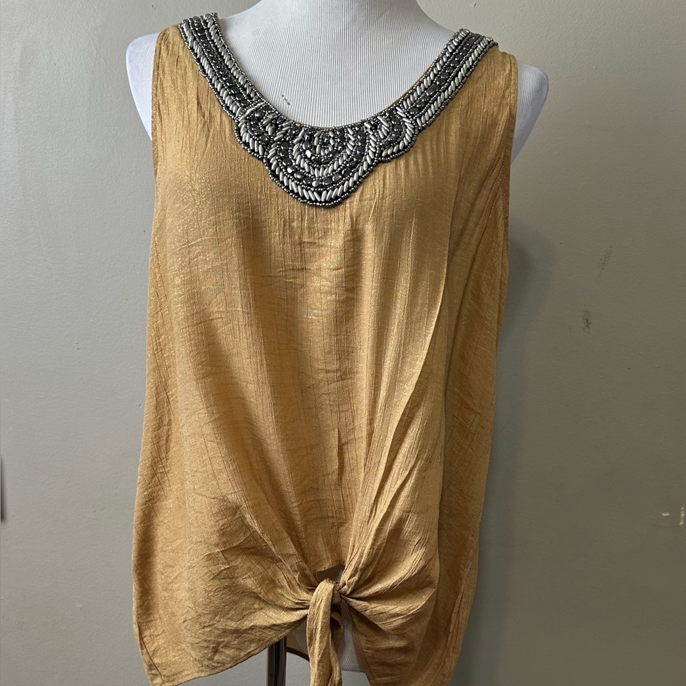 Wrangler women’s size XL V-neck beaded western wear top sleeveless,metallic gold